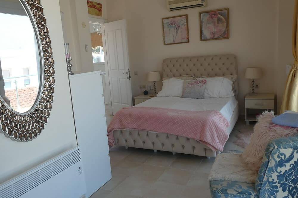 Hervorragend ausgestattet, Villa mit Bar, eigener Pool- und Meerblick, Wlan. in Bodrum, Provinz Muğla