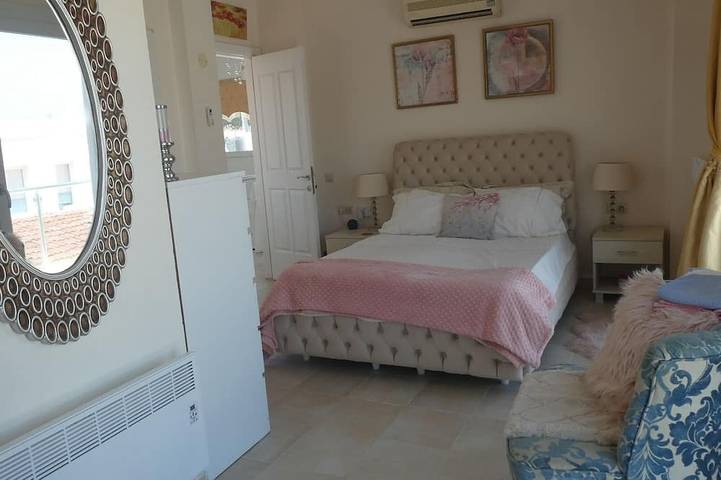 Hervorragend ausgestattet, Villa mit Bar, eigener Pool- und Meerblick, WLAN. in Bodrum, Türkische Ägäis