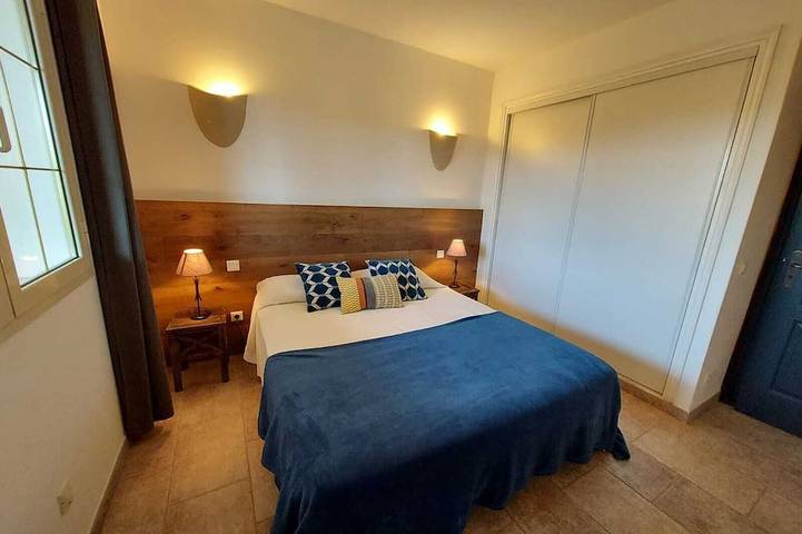 Beautiful apartment in Residence with swimming pool, garden and terrace in Zonza, Distrito de Sartène