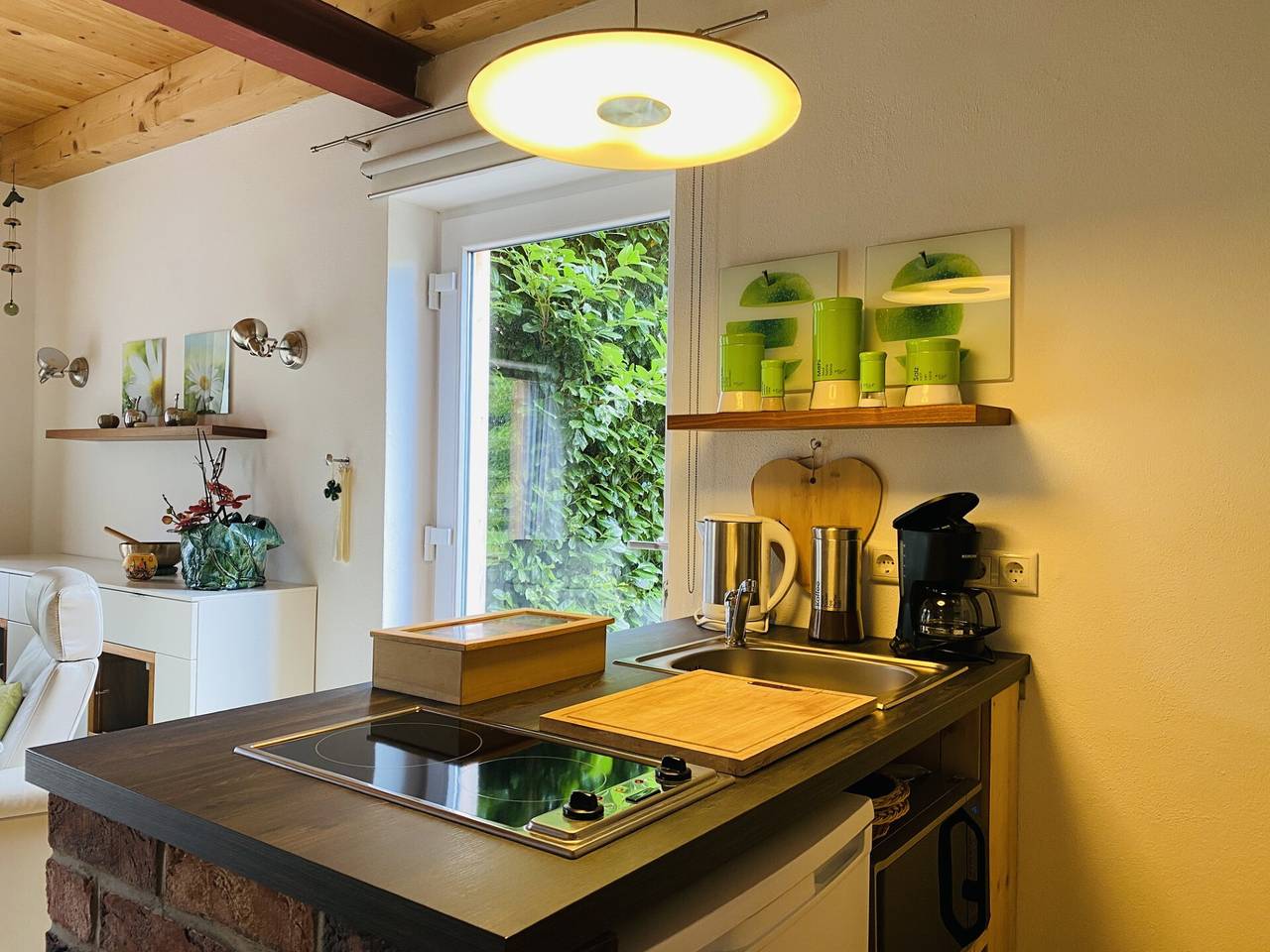 Apartamento entero, Apartamento 'Klein Trebbow' con terraza privada, jardín privado y Wi-Fi in Neustrelitz, Mecklenburg-Strelitz