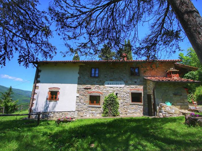Agriturismo per 6 persone, con Terrazza e Giardino nonché Piscina in Provincia di Arezzo