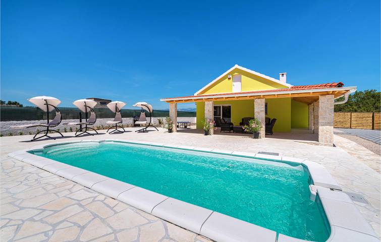 Ferienhaus für 6 Personen, mit Pool und Terrasse, mit Haustier