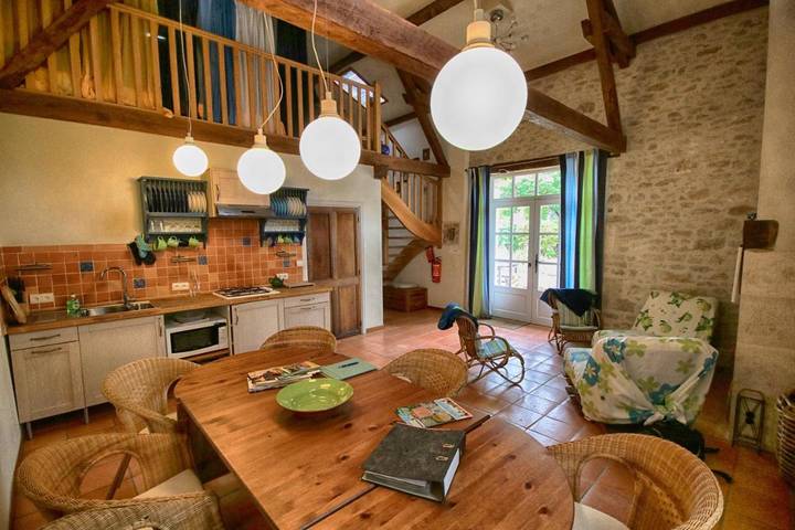 Location de vacances pour 6 personnes, avec jardin ainsi que piscine et vue, animaux acceptés à Sérignac - 3
