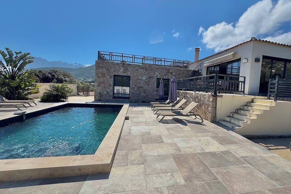 Villa casa Luna : piscine chauffée vue mer proche centre et plage de Calvi in Calvi, Calvi region