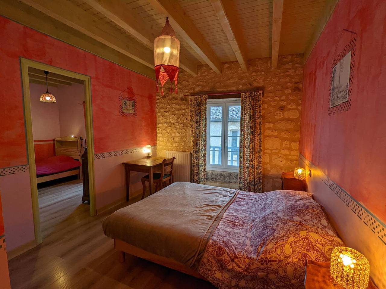Ferienhaus mit Beheiztem Pool, Jacuzzi und Privatem Garten in Charras, Charente