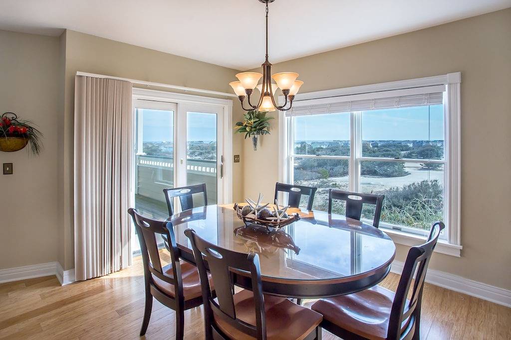 Ganze Wohnung, Memories By The Sea: Kleine, hundefreundliche Wohnung, Aufzug im Gebäude in Corolla, Currituck County