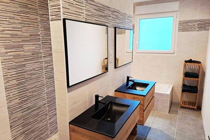 Location de vacances pour 10 personnes, avec jardin et jacuzzi, adapté aux familles dans Fremifontaine - 3