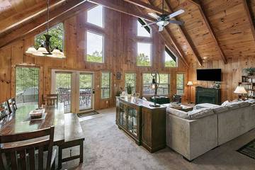Log Cabin for 20 Guests in Norris Lake, Tennessee, Picture 1