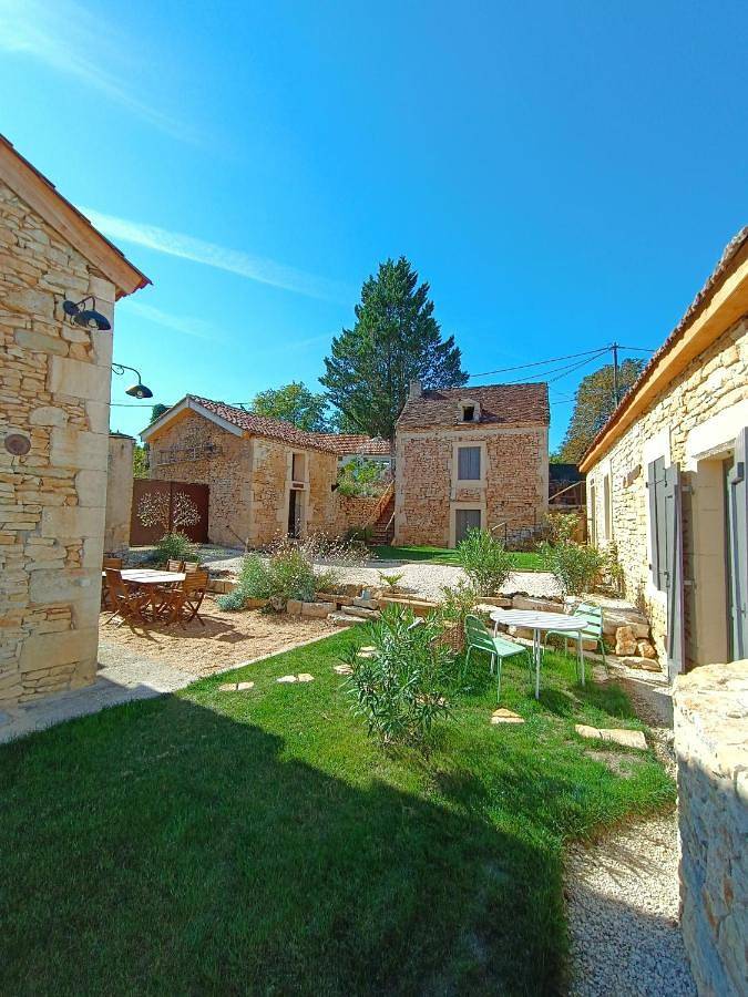 Location de vacances pour 2 personnes, avec jacuzzi et jardin ainsi que sauna et piscine à Brouchaud - 4