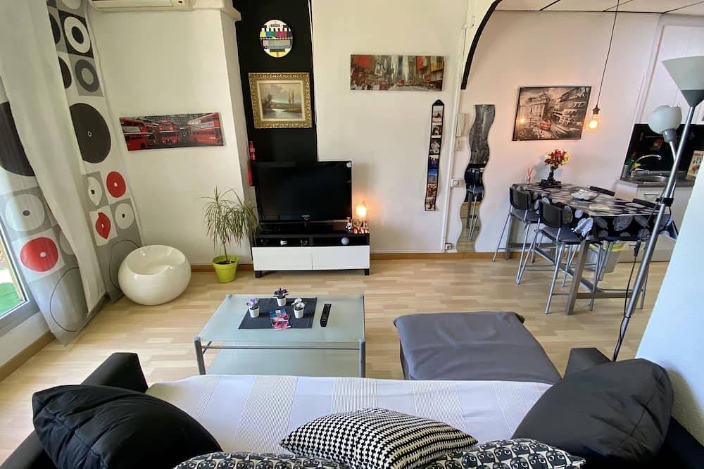 Apartamento entero, Cozy & Sunny Loft With Terrace. 10 Minutes Downtown in Cornellá de Llobregat, Bajo Llobregat