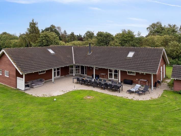 Ferienhaus für 18 Personen, mit Pool und Whirlpool sowie Sauna, kinderfreundlich auf Seeland