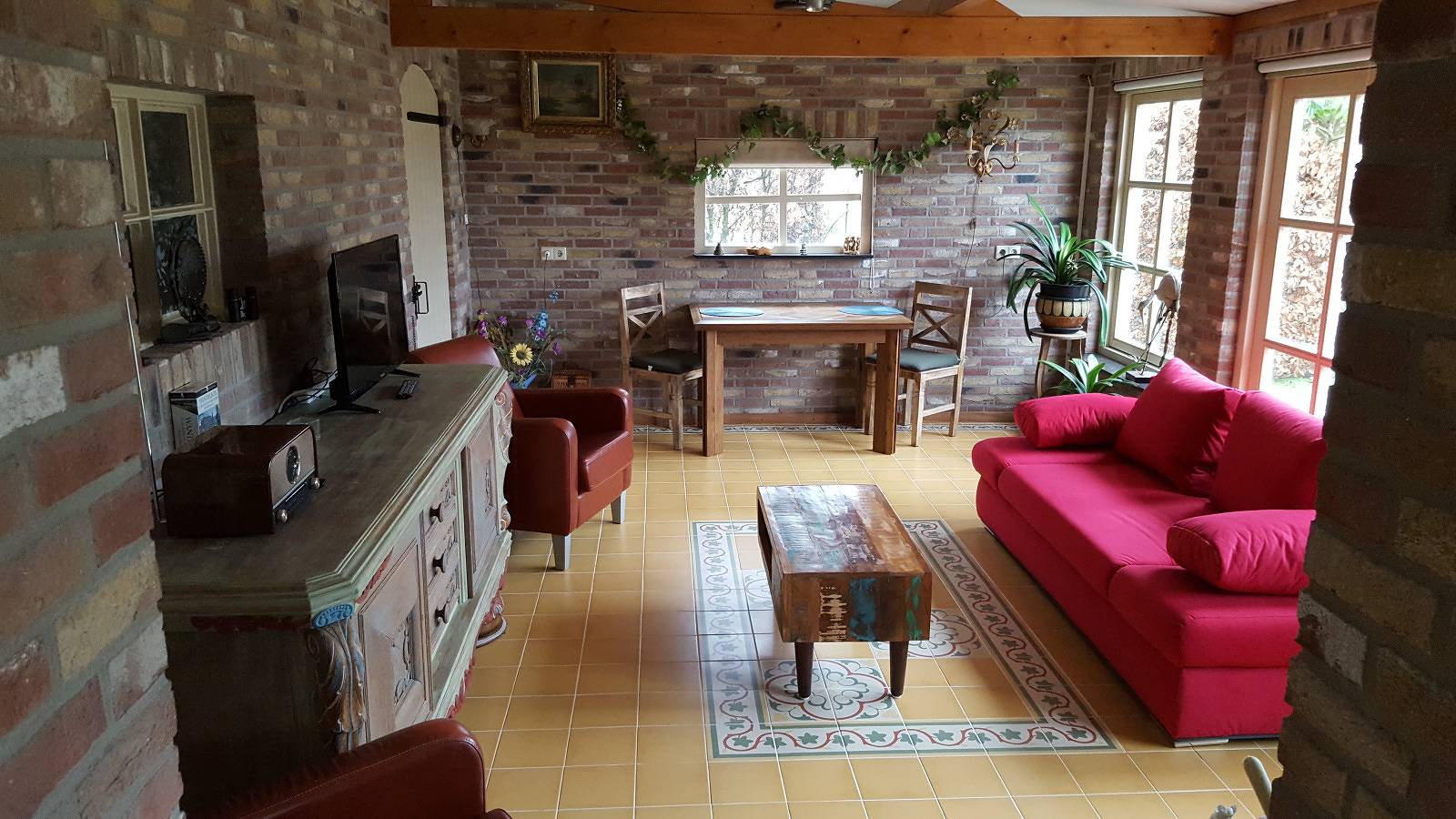 Gelijkvloers 3-persoons appartement met uilen in de achtertuin in Kaatsheuvel in Kaatsheuvel, Noord-Brabant