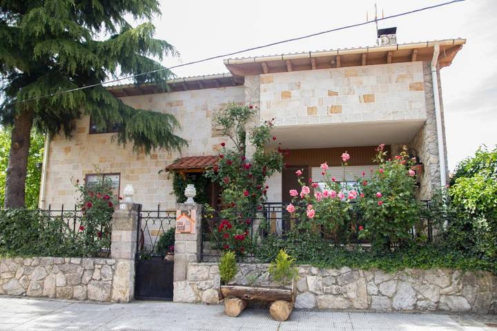 Casa rural para 27 personas, con Balcón y Terraza además de Jardín y Vistas en Calatañazor - 3