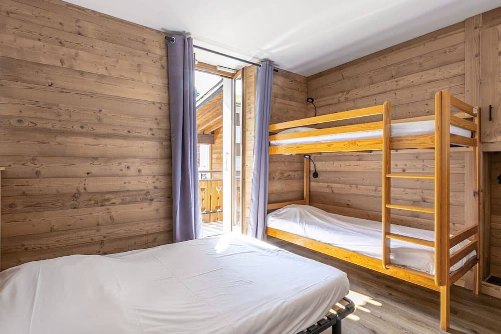 Appartement entier, Appartement cosy, 2 chambres, centre village, proche pistes, parking, wifi, balcon, animaux sur demande in La Clusaz, Région d'Annecy