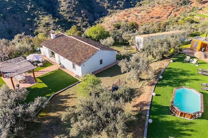 Chalet für 10 Personen, mit Terrasse und Sauna sowie Garten und Pool in Malaga