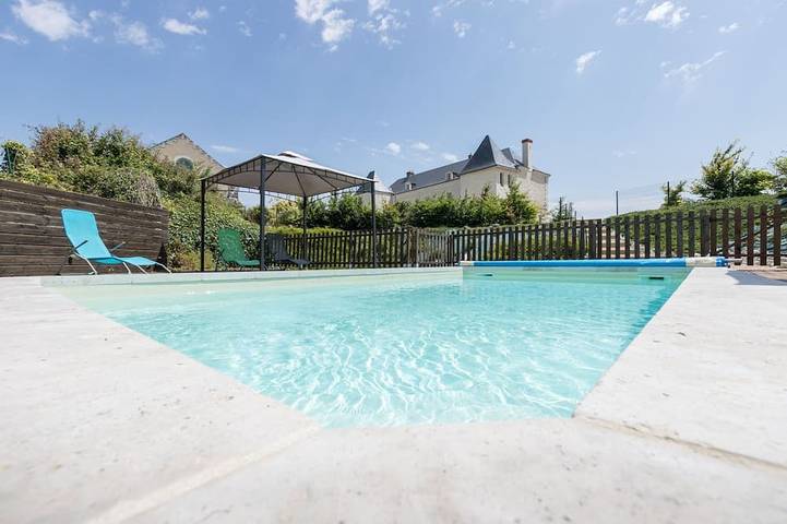 Location de vacances pour 15 personnes, avec Terrasse à Lerné