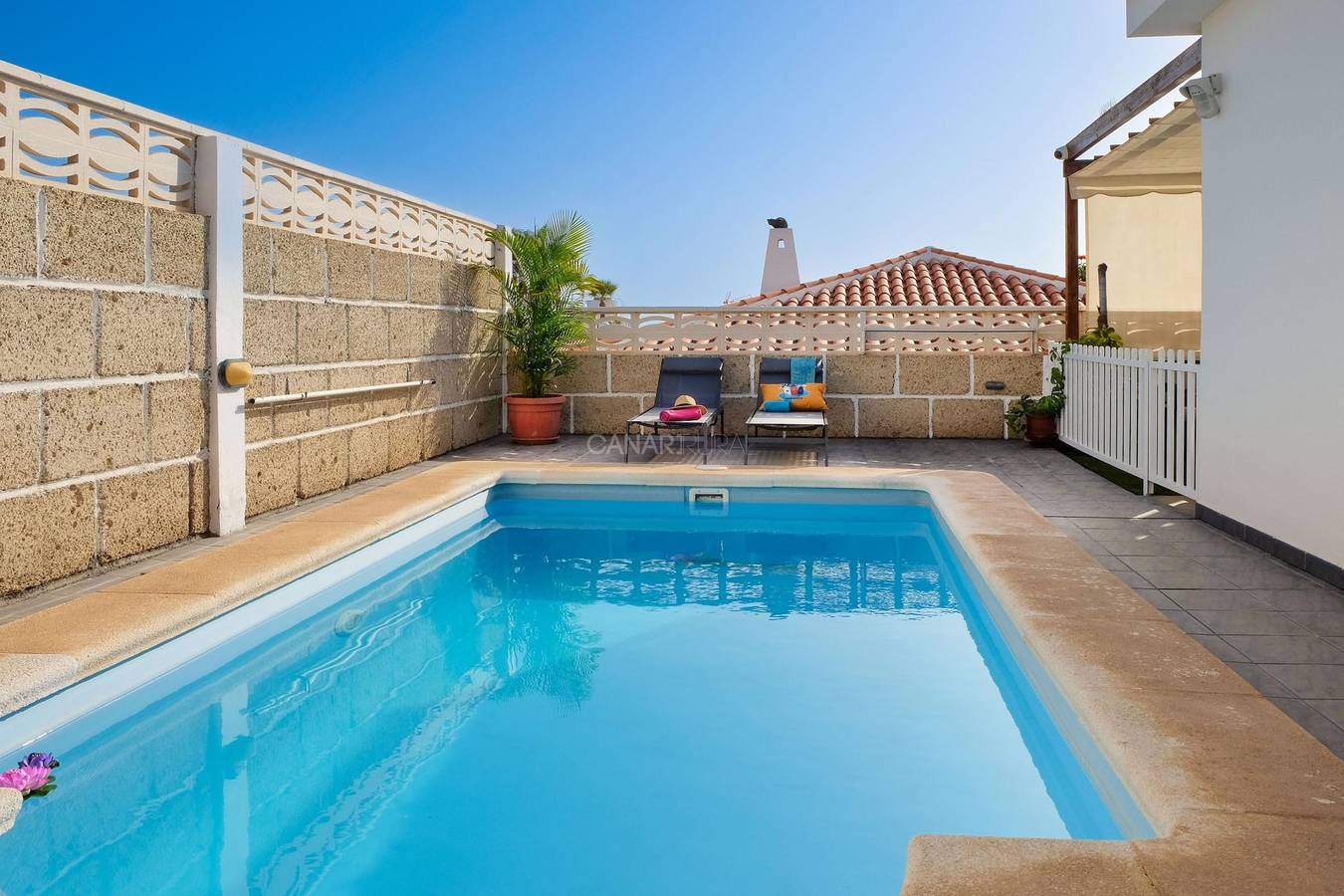 Entire holiday apartment, Charming La Marieta: Comfortable Single-Floor Villa with private pool in Sueno Azul, Adeje