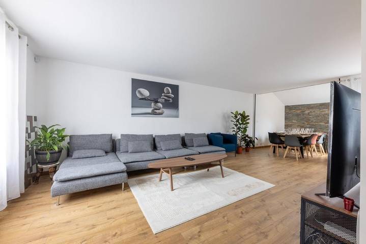 Location de vacances pour 12 personnes, avec Jardin à Champs-sur-Marne
