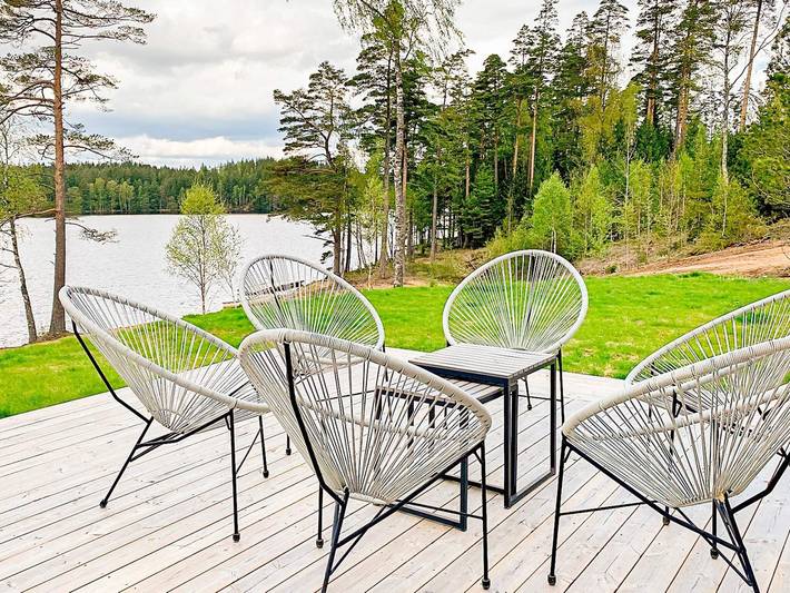 Mysigt hus vid havet med gäststuga in Skyarp, Västergötland