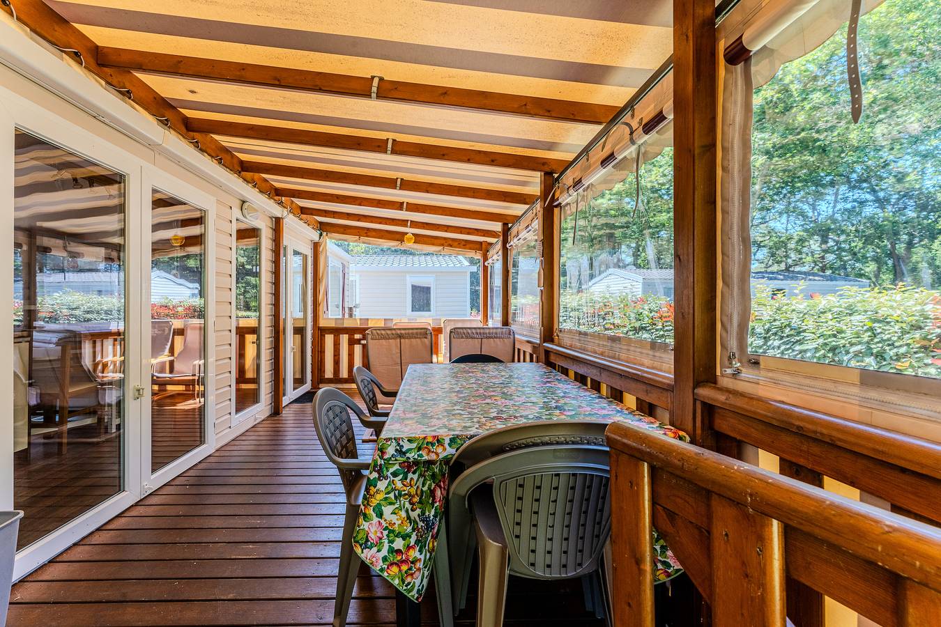 Mobile Home 'Mobilhome 282 Grand Confort' with Private Terrace, Garden, and Air Conditioning in Gastes, Côte d’Argent