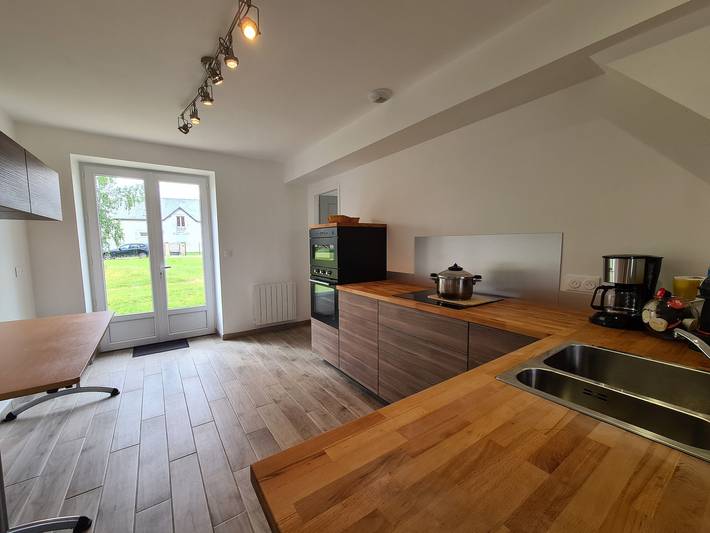 Gîte pour 10 personnes, avec jardin à Montierchaume