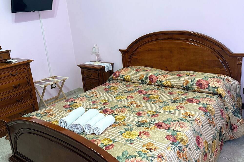 Entire apartment, Domus Palombi - Large apartment 200 m from the station and 700 m from the sea in Ladispoli, Rome Province