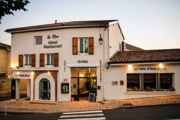 Hôtel pour 2 personnes, avec piscine ainsi que terrasse et jardin à Juliénas
