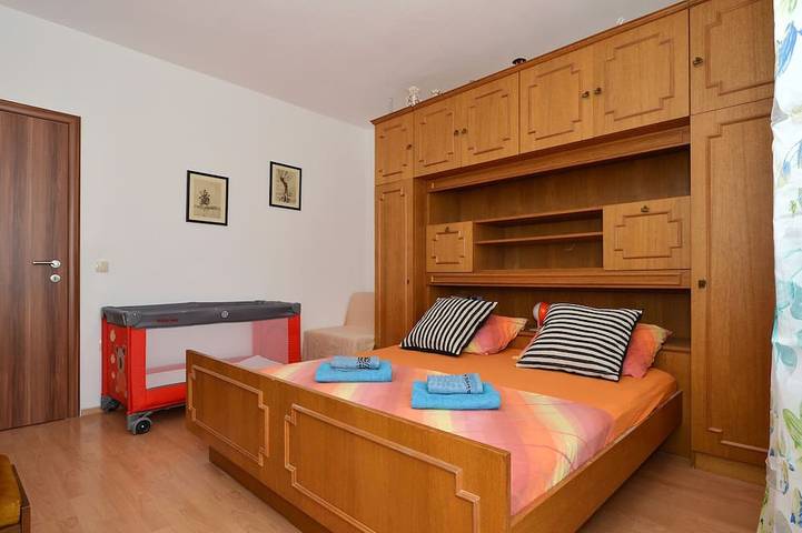 Ganze Wohnung, Tudija 2 - Fewo 25m vom Strand in Okrug Gornji, Ciovo