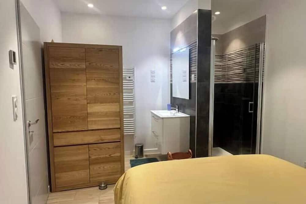 Ganze Wohnung, Vénus Apartment - 100 m² with outdoor Spa in the heart of Lunel in Lunel, Mittelmeerküste (Frankreich)