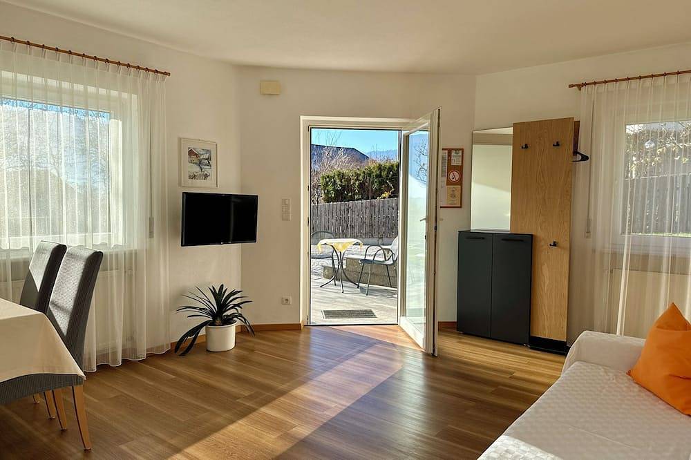 Entire apartment, Bright appartment with terrace and garden, by Tamanhof in St. Georgen, Bruneck