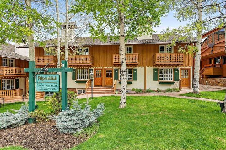 Holiday rental for 8 people, with balcony and pool in Aspen