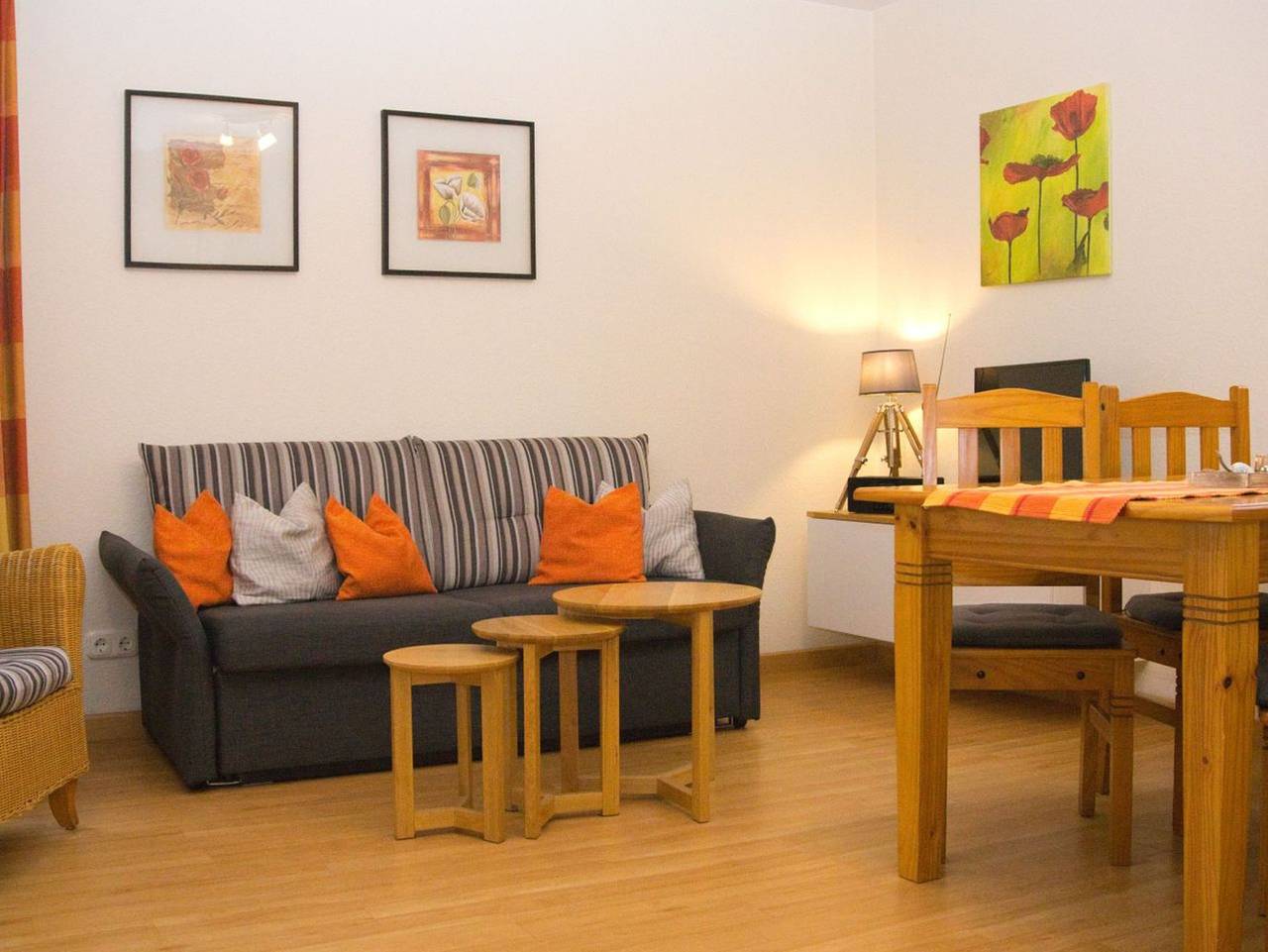 Ganze Ferienwohnung, Dünenresidenz - Fewo direkt am Strand, Balkon mit Meerblick - Dünenresidenz Fewo Windjammer in Breege, Rügen