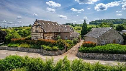 Location de vacances pour 2 personnes, avec terrasse ainsi que vue et jardin à Plombières