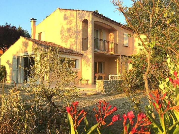 Location de vacances pour 12 personnes, avec vue et jardin à Le Chaffaut-Saint-Jurson