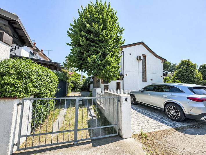 Location de vacances pour 6 personnes, avec Terrasse et Jardin à Lido delle Nazioni - 2