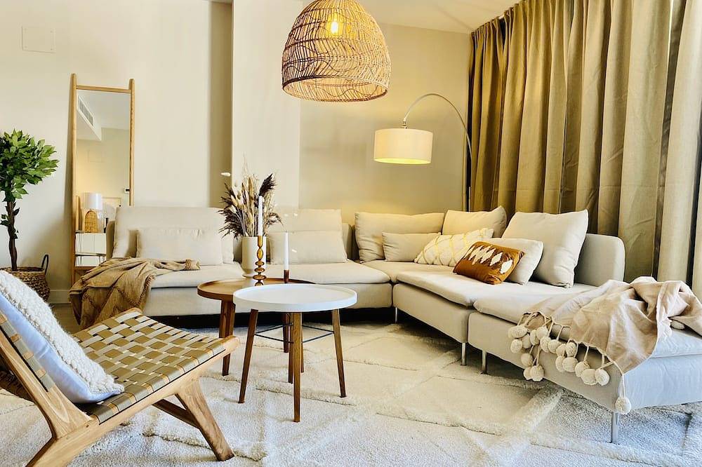Apartamento entero, Stor Lägenhet vid Stranden med Fantastisk Terrass in Torrox Costa, Torrox