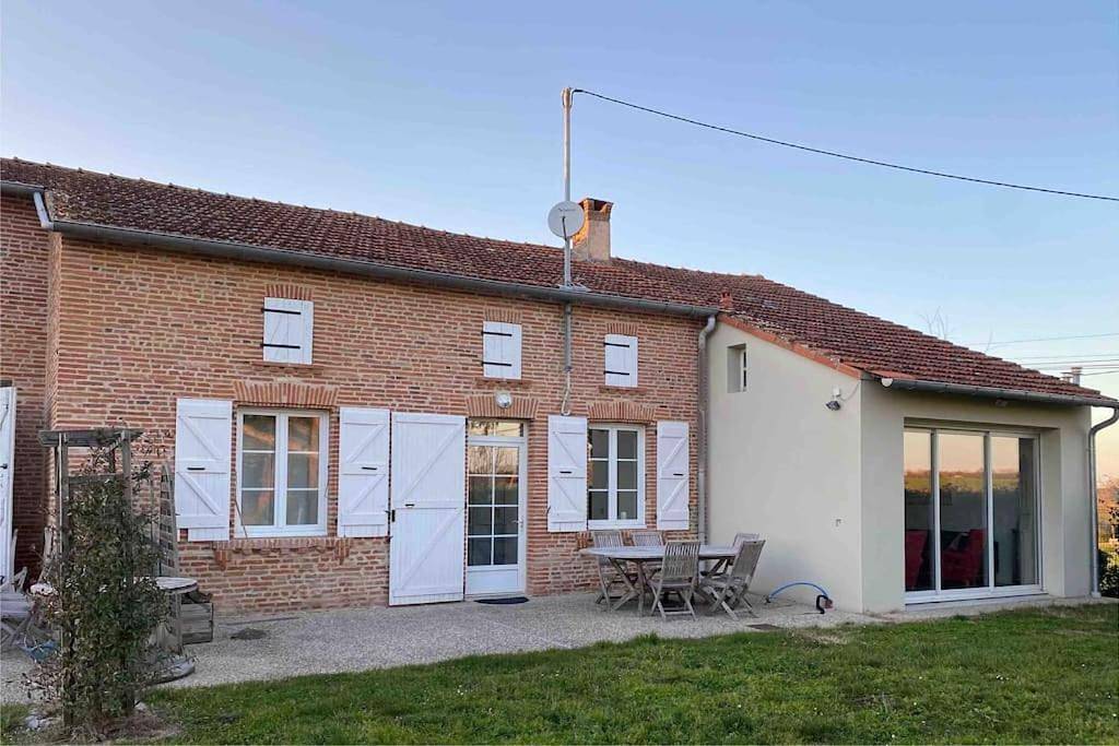 Appartement entier, Three-Bedroom Apartment in Garidech, Toulouse et ses environs