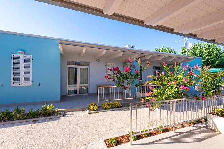 Camping für 4 Personen, mit Garten und Pool in Marche - 2