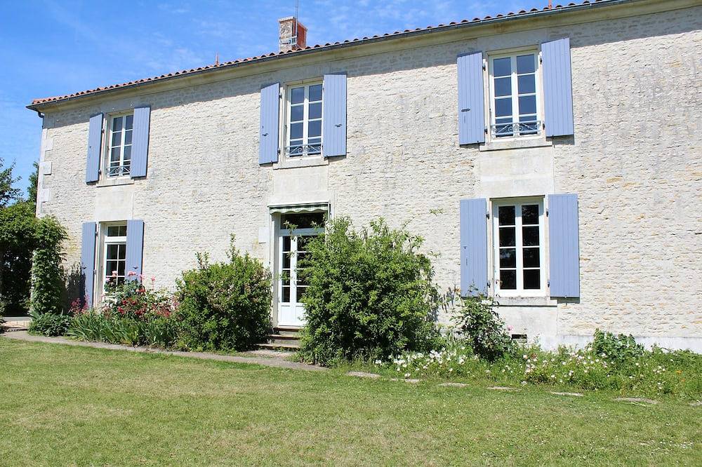 Gîte, 4 ****, \" Le murier du Marais Poitevin\" , jusqu'à 14 personnes in Maillezais, Fontenay-le-Comte