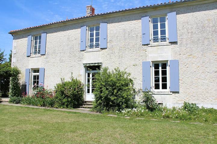 Gîte pour 14 personnes, avec Terrasse et Jardin