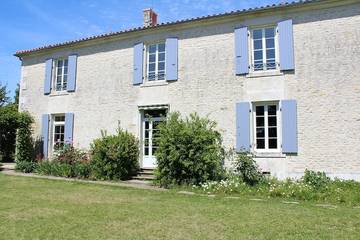 Gîte pour 14 personnes, avec jardin à Maillezais