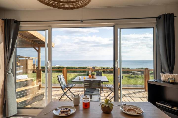 Location de vacances pour 2 personnes, avec jardin ainsi que terrasse et vue dans Plage Kersiny - 2