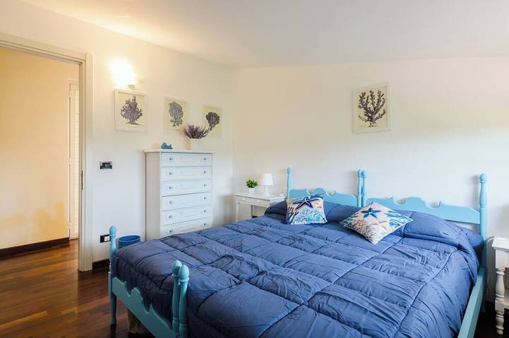 Maison avec court de tennis privé, piscine, à 300 m de la plage, WiFi, aircon in Spiaggia Punta del Pero, Syracuse