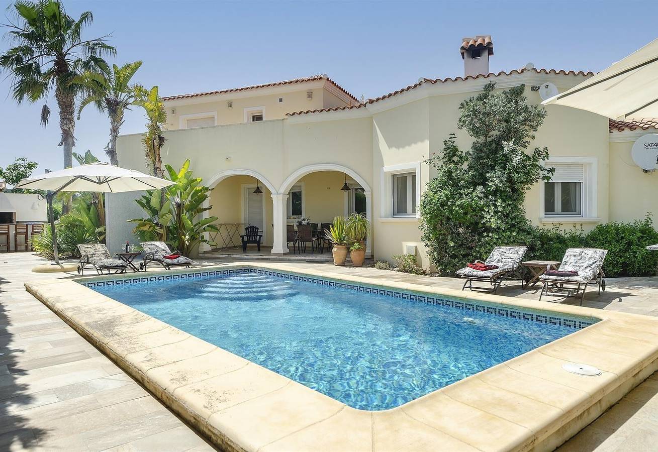 Villa 'Vista Panoramica' con vistas a la montaña, Wi-Fi y aire acondicionado in Benitachell, Costa Blanca