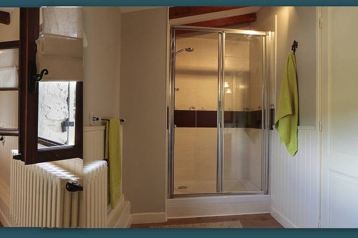 Location de vacances pour 2 personnes, avec Terrasse ainsi que Jardin et Piscine à Savignac-de-Duras - 2