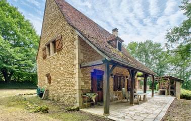 Gîte pour 5 personnes, avec jardin ainsi que piscine et terrasse, animaux acceptés à Archignac