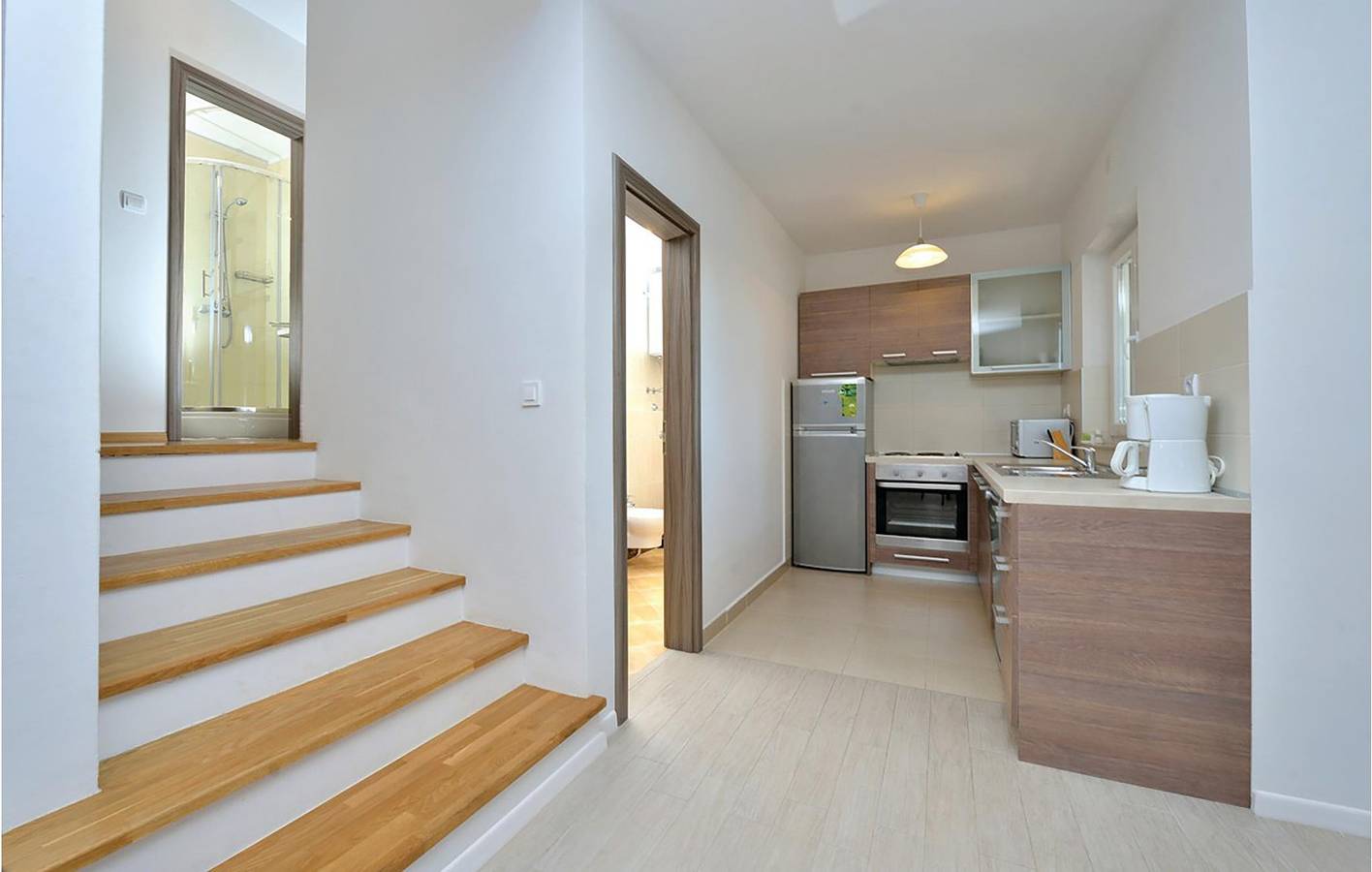 Ganze Ferienwohnung, Gemütlich, 1,5 km vom Strand entfernt: Modernes Apartment mit Terrasse und Parkplatz in Privlaka, Zadar