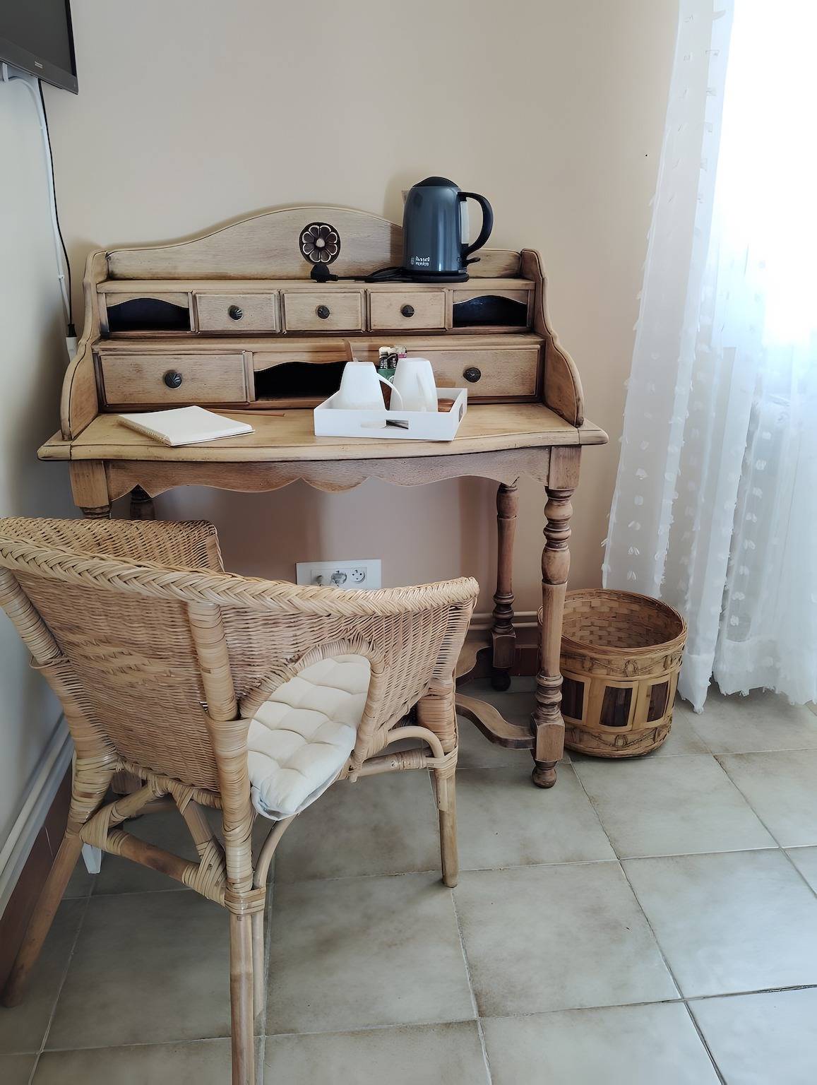 Gästezimmer „Les Chambres D'Anel“ mit Gemeinschaftspool, Terrasse und Wlan in Saint-Pourçain-sur-Besbre, Allier