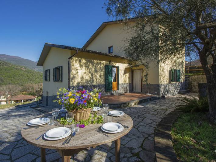 Agriturismo per 8 persone, con panorama e giardino, con animali domestici in Garfagnana