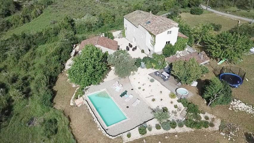 Chambre d’hôte pour 2 personnes, avec piscine ainsi que jardin et jacuzzi à Grospierres - 2